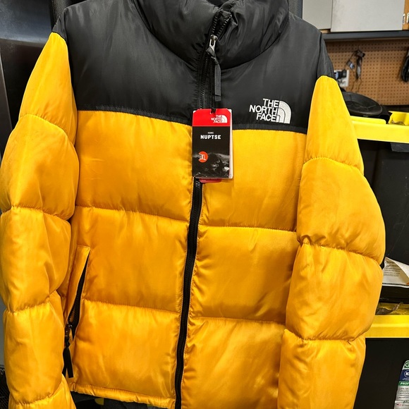 NWT North Face coat 550 yellow gold black retro xl - Picture 3 of 3